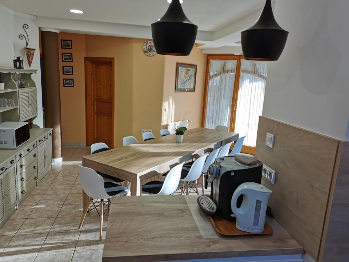Villa House4U à Balatonszárszó Extérieur photo