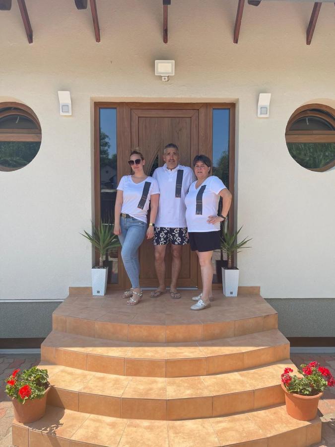 Villa House4U à Balatonszárszó Extérieur photo