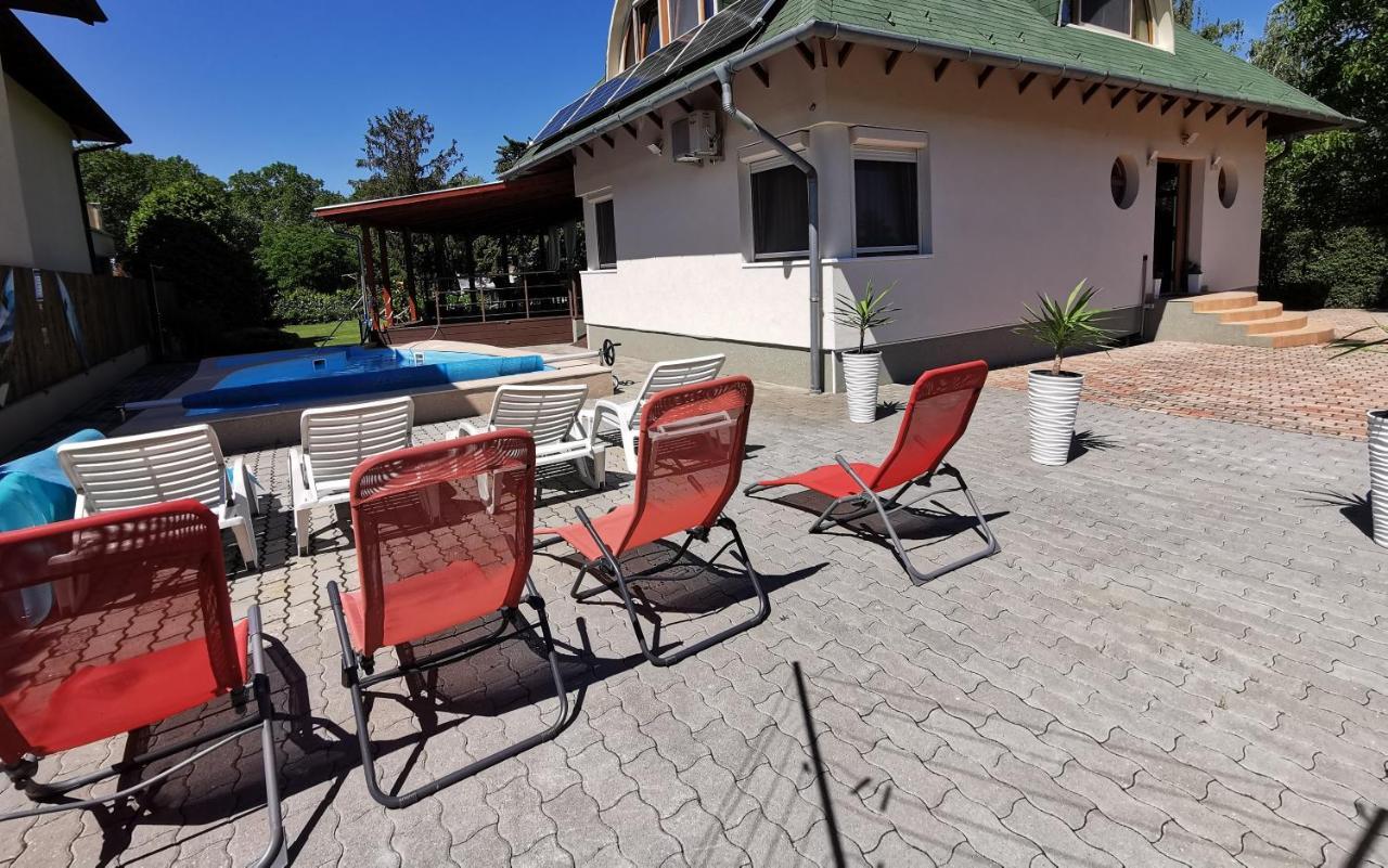 Villa House4U à Balatonszárszó Extérieur photo
